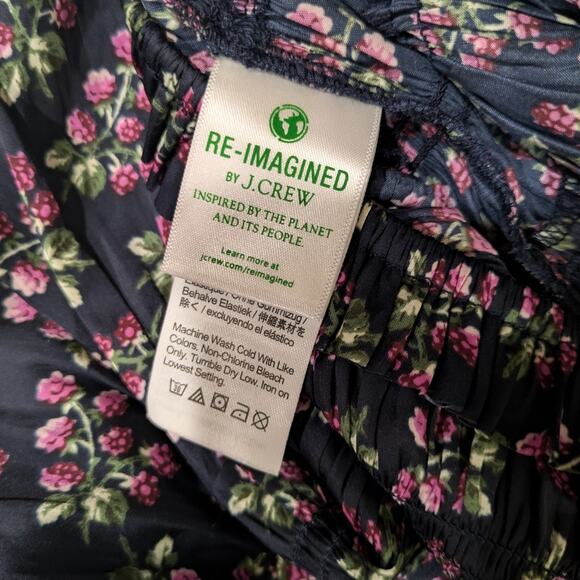 Featherweight satin skirt in twilight berry Size L - Picture 3 of 5